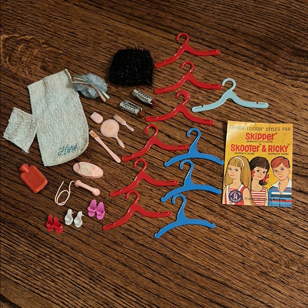1960s Barbie Accessories in Very Good Condition
